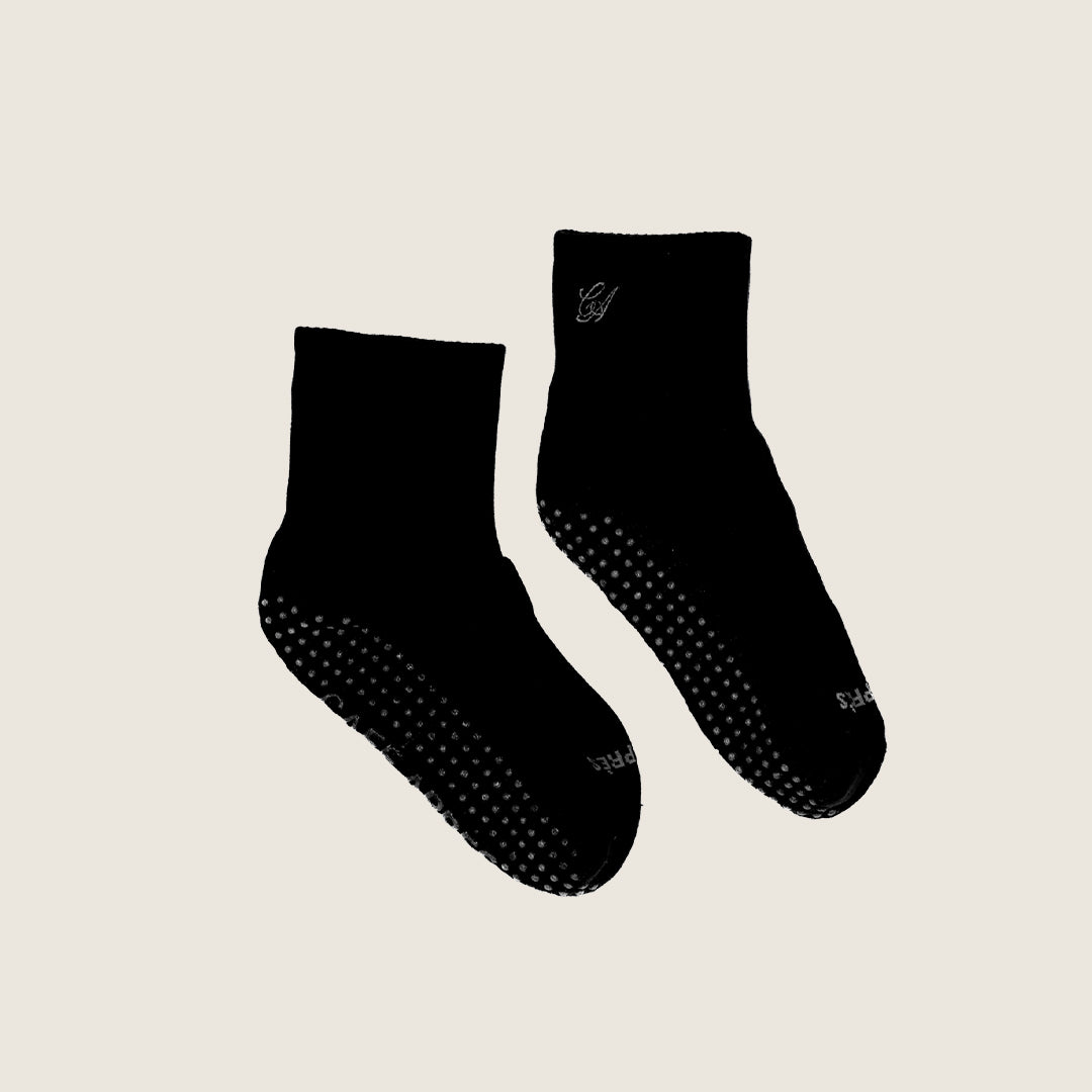 The Basic Black Quarter Grip Sock